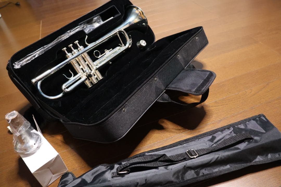 シルバー トランペット ケース付き