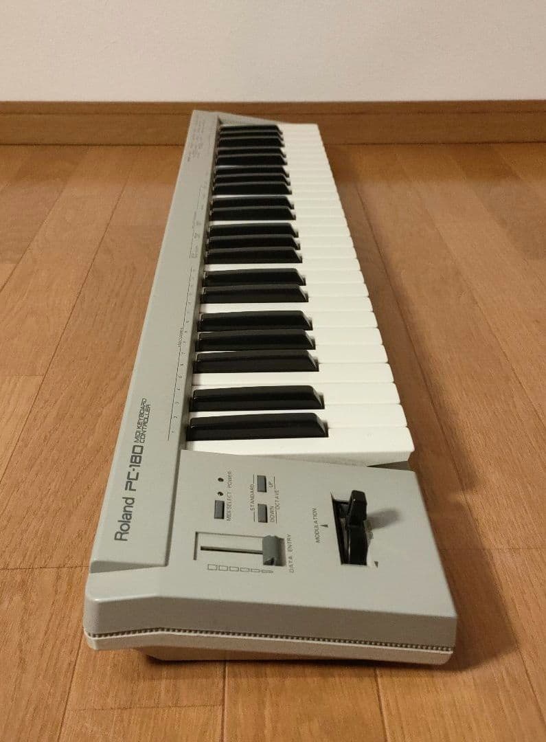 Roland ローランド MIDIキーボードコントローラー PC-180 - メルカリ