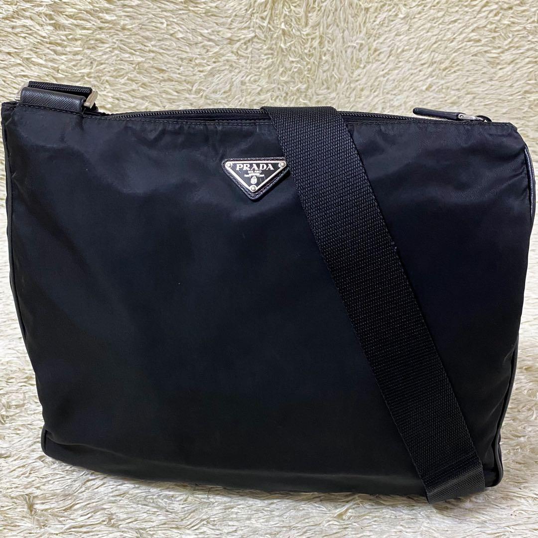 近代モデル【美品】プラダ メッセンジャーバッグ トライアングルロゴ