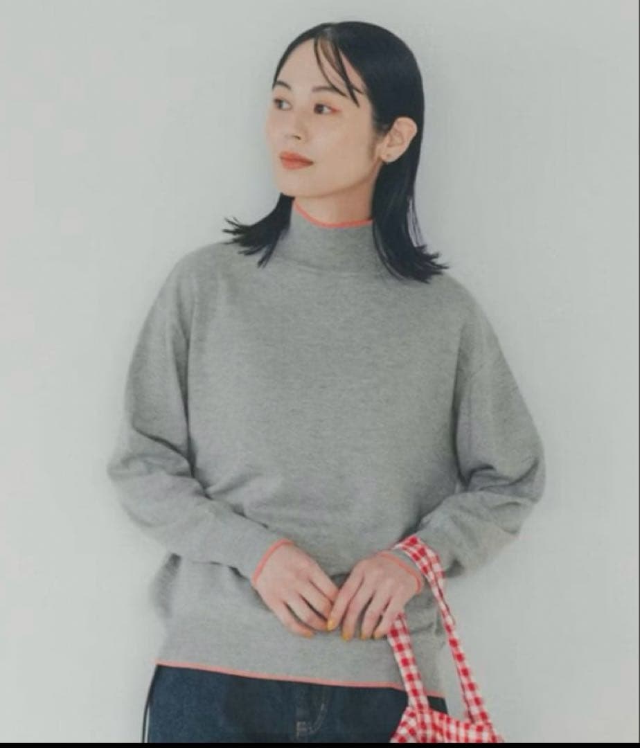 北欧暮らしの道具店 ときめきを、ひとさじ」差し色ラインのハイネックニット