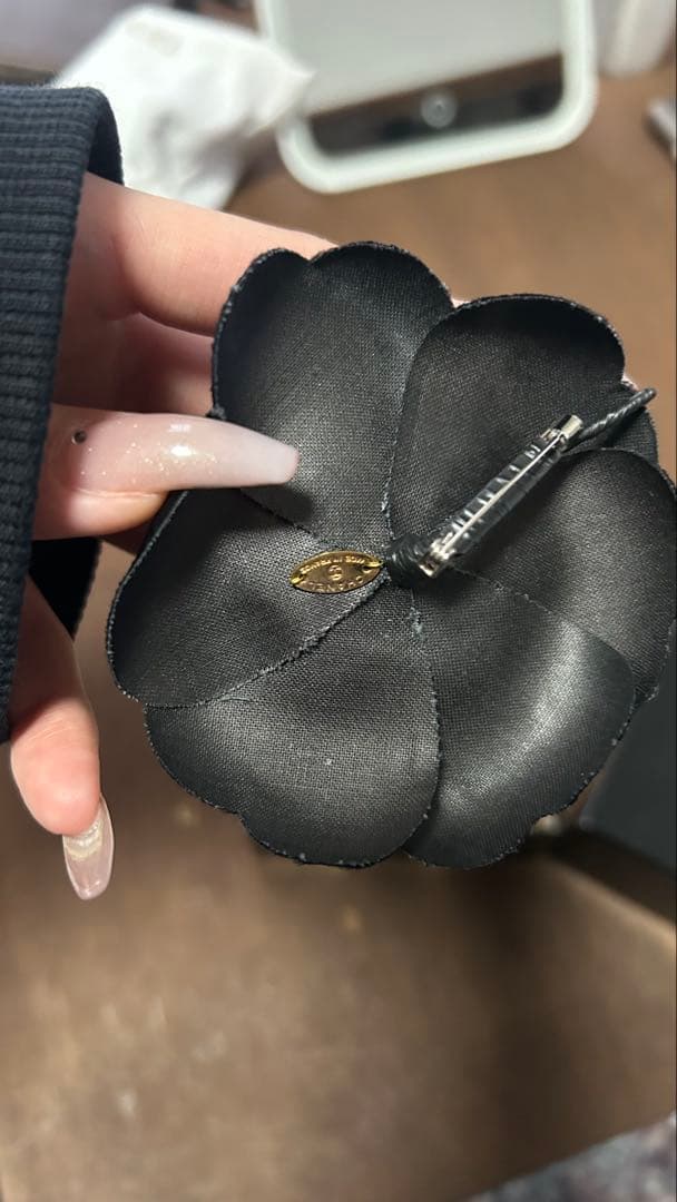 CHANEL カメリア サテン ブラックブローチ 薔薇 - メルカリ