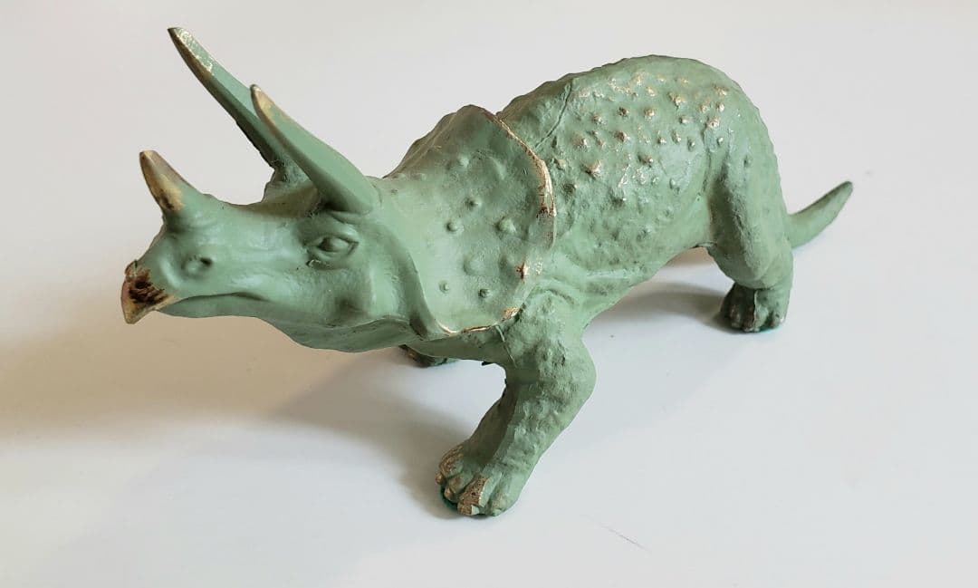 トリケラトプス　国立博物館　フィギュア　金属製
