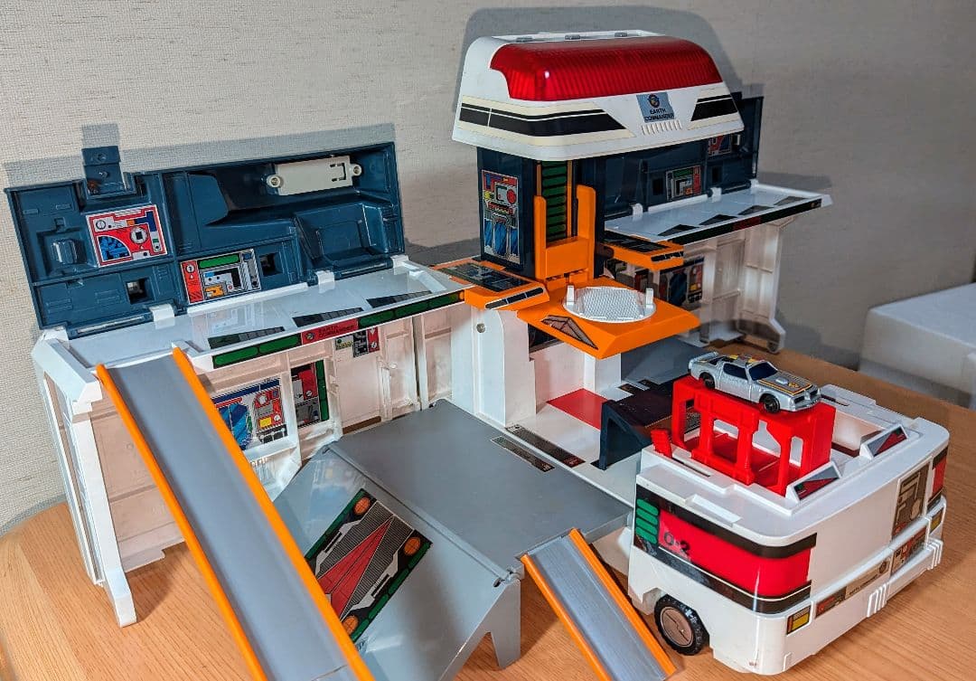 トミカ未来緊急隊 アースコマンダー - メルカリ