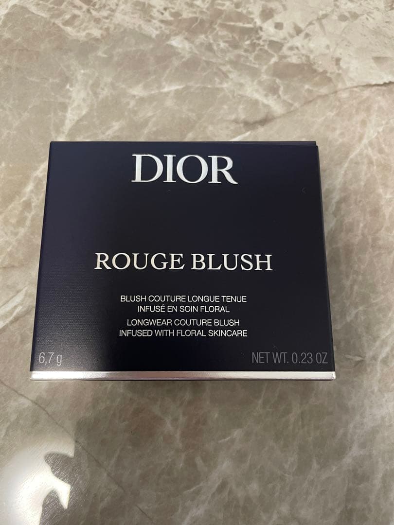 ディオールスキン ルージュ ブラッシュ 831 ピーチ ペタル サテン