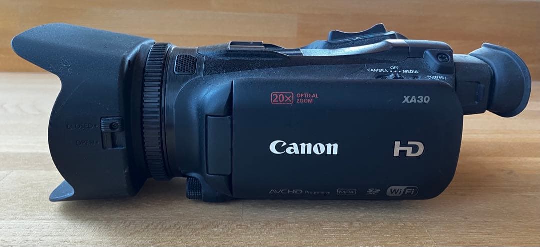 Canon XA30 業務用ビデオカメラ　美品　専用バッグ付　キャノン