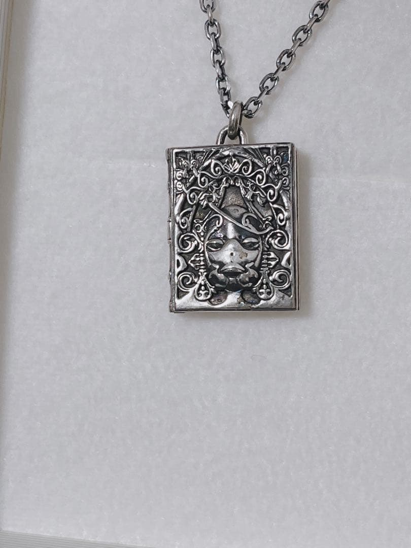 NieR Replicant/Gestalt シルバーロケットペンダント 白の書 NieR