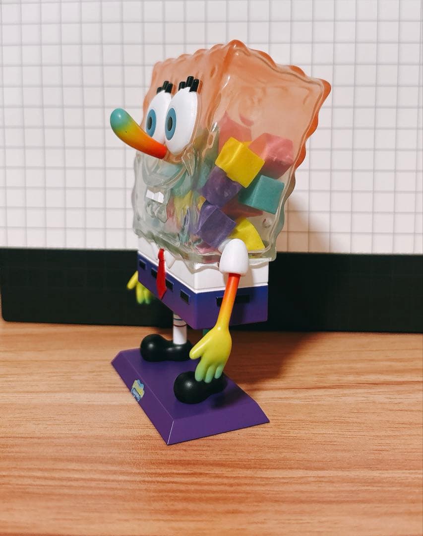 スポンジボブ クリアフィギュア カラフル - メルカリ