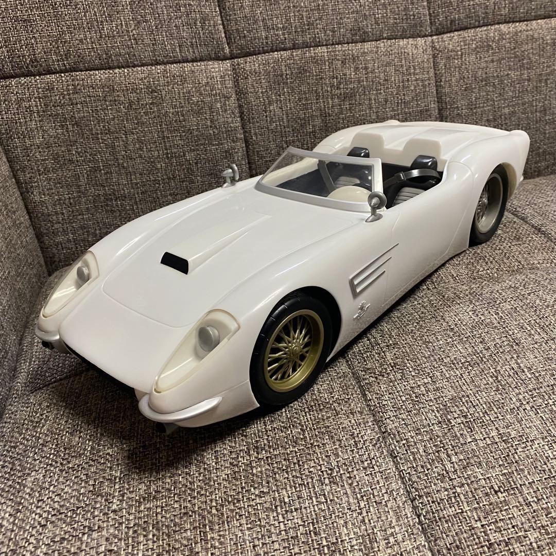 ホワイトオープンカー 2人乗り　日本未発売　bratz 廃版 スポーツカー