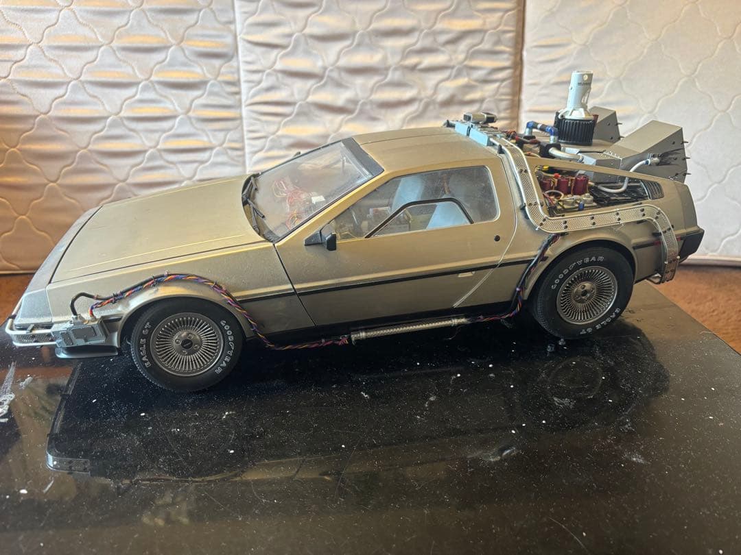 デロリアン ミニカー 1/18 LEDライト付き ディアゴスティーニ完成品