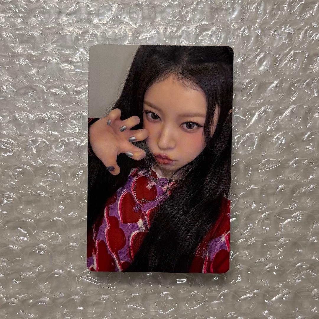 ILLIT NOT CUTE ANYMORE ユニバ ラキドロ 来日記念 モカ NOT CUTE Photo 👔 💅🏻 👠 - #MOKA #모카 2025.11.24 6PM (KST