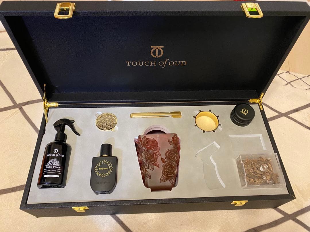 TOUCH OF OUD 香水　ギフトボックス　AED