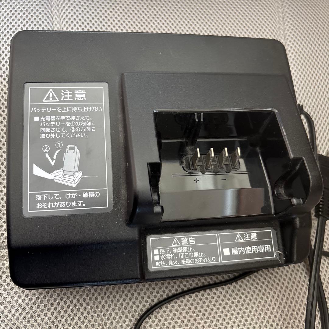 パナソニック　電動自転車充電器 NKJ073Z