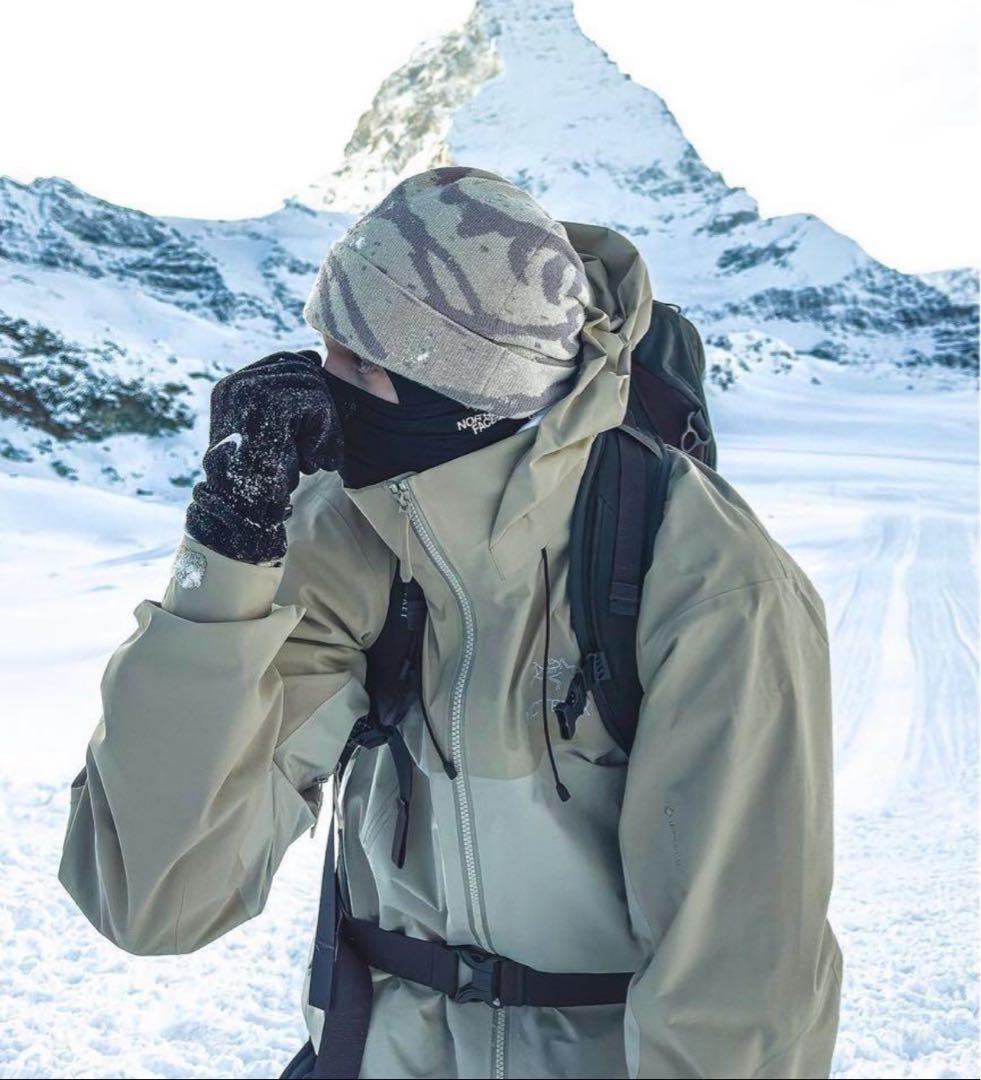 は*す様 最安値【23AW】ARC'TERYX BETA AR smoke bl - メルカリ