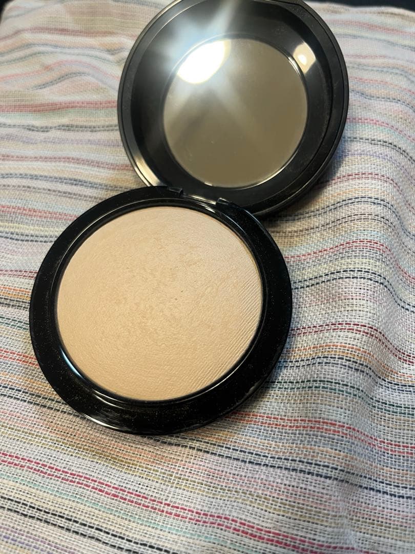 M・A・Cミネラライズスキンフィニッシュナチュラル ライト