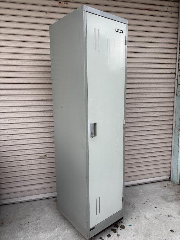 業務用 スチールロッカー 鍵付き掃除道具入れ オフィス用 中古品 収納