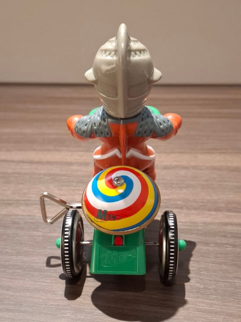 匿名配送】ウルトラセブン三輪車 M1号 ミドルサイズ ソフビ - メルカリ