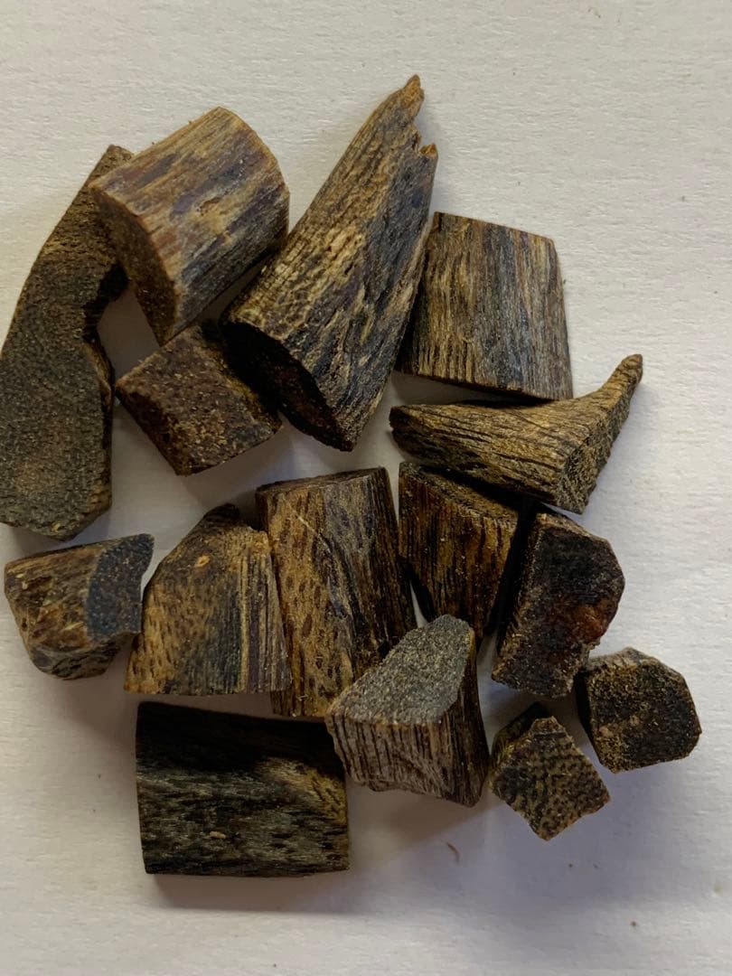 極上緑油伽羅 沈香原木 香木 重さ:3.2g (高ランク本物証明)