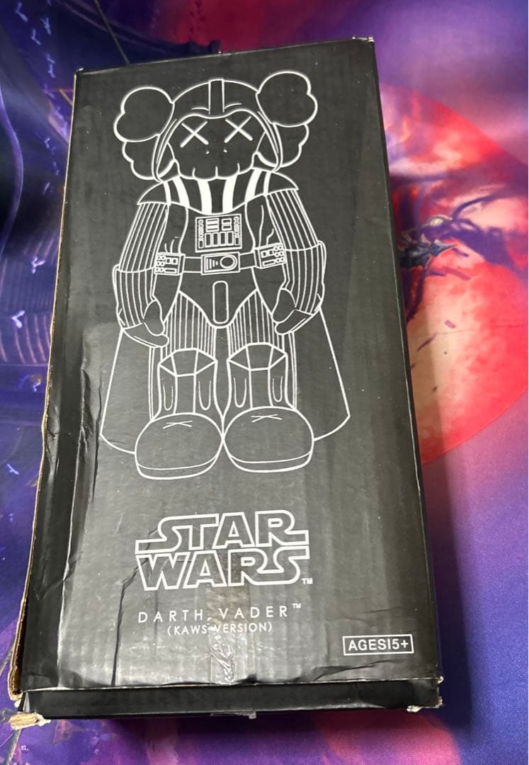 KAWS ダースベイダーフィギュア