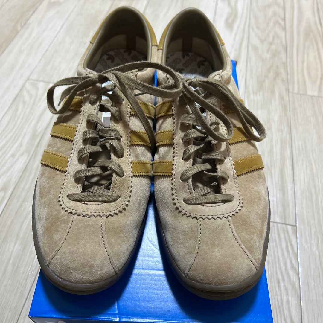 靴 adidas tobacco