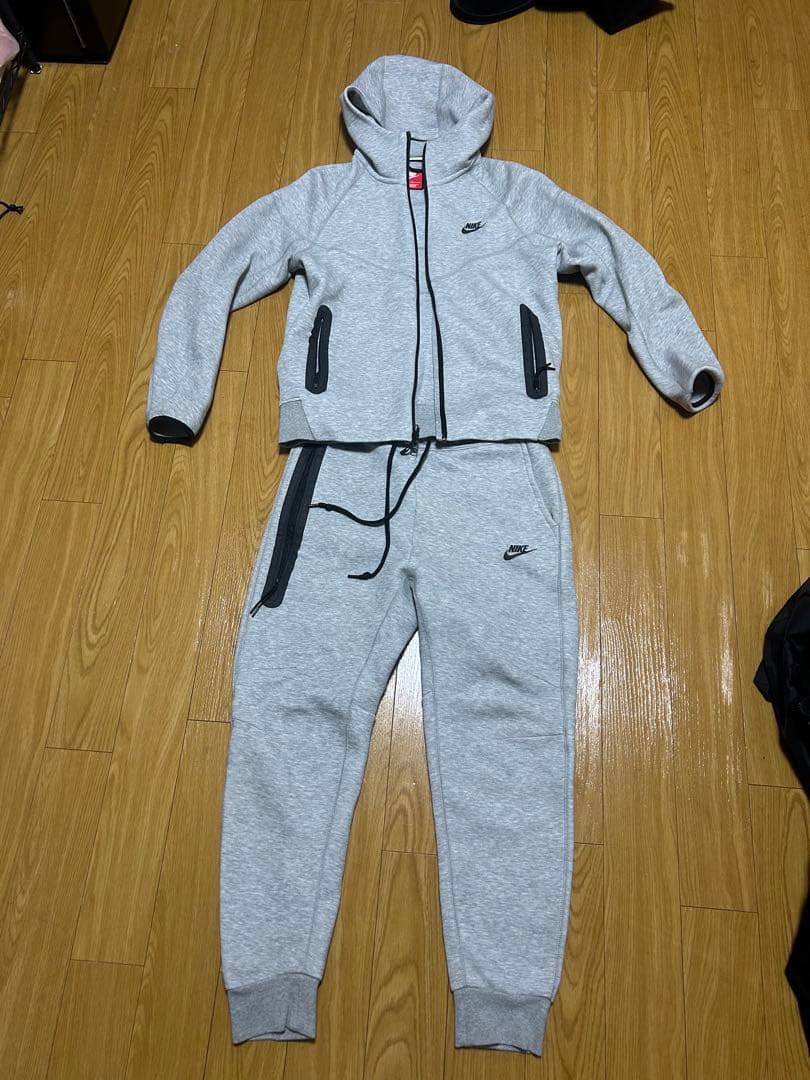 NIKEテックフリースセットアップグレー