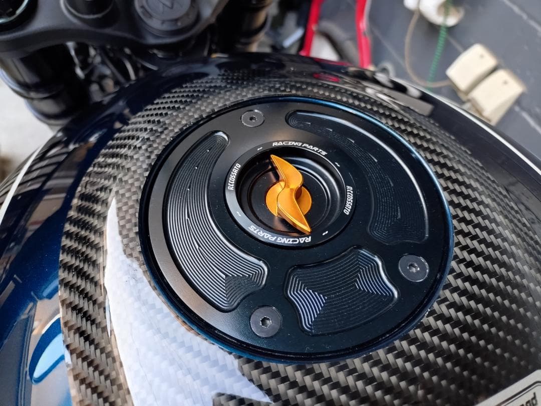 ACCOSSATO アコサットアルミタンクキャップ