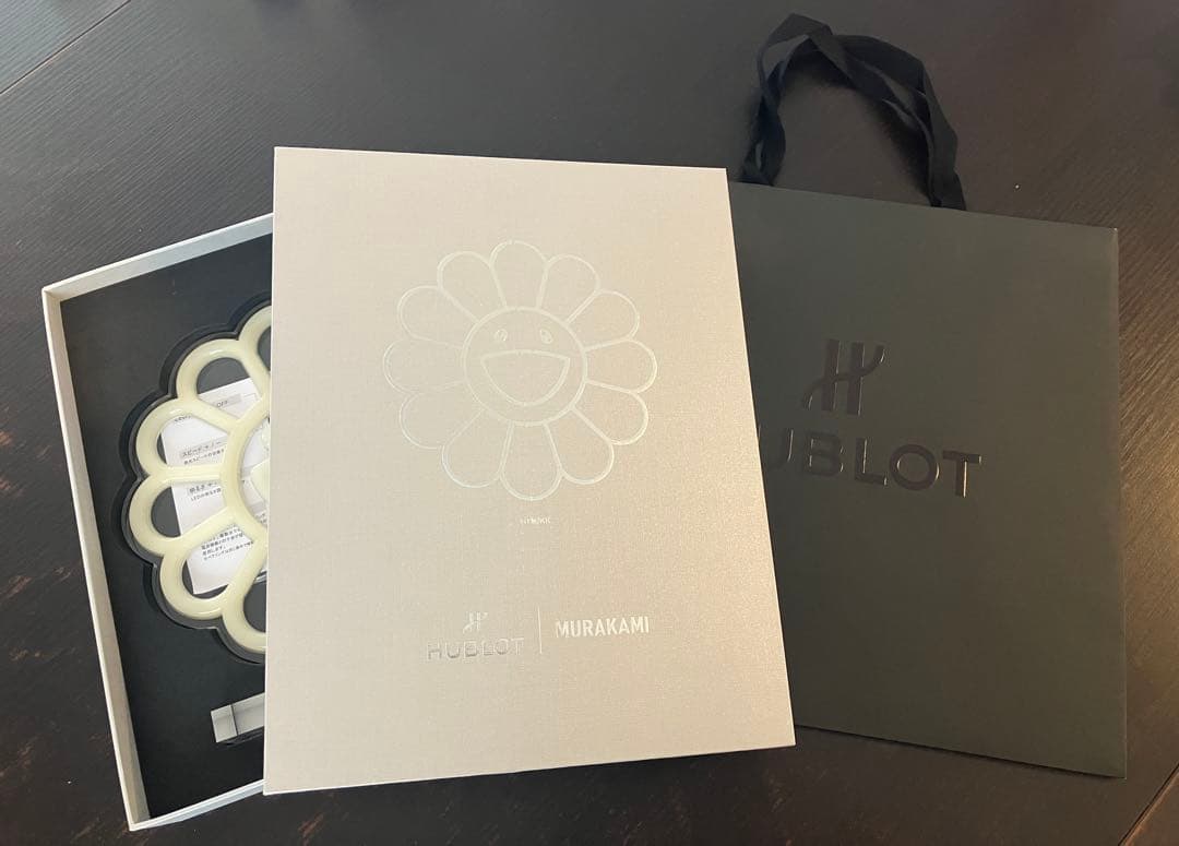 ウブロ　村上隆 アーティスト村上隆が作ったオールブラックの「ウブロ」の時計は完売