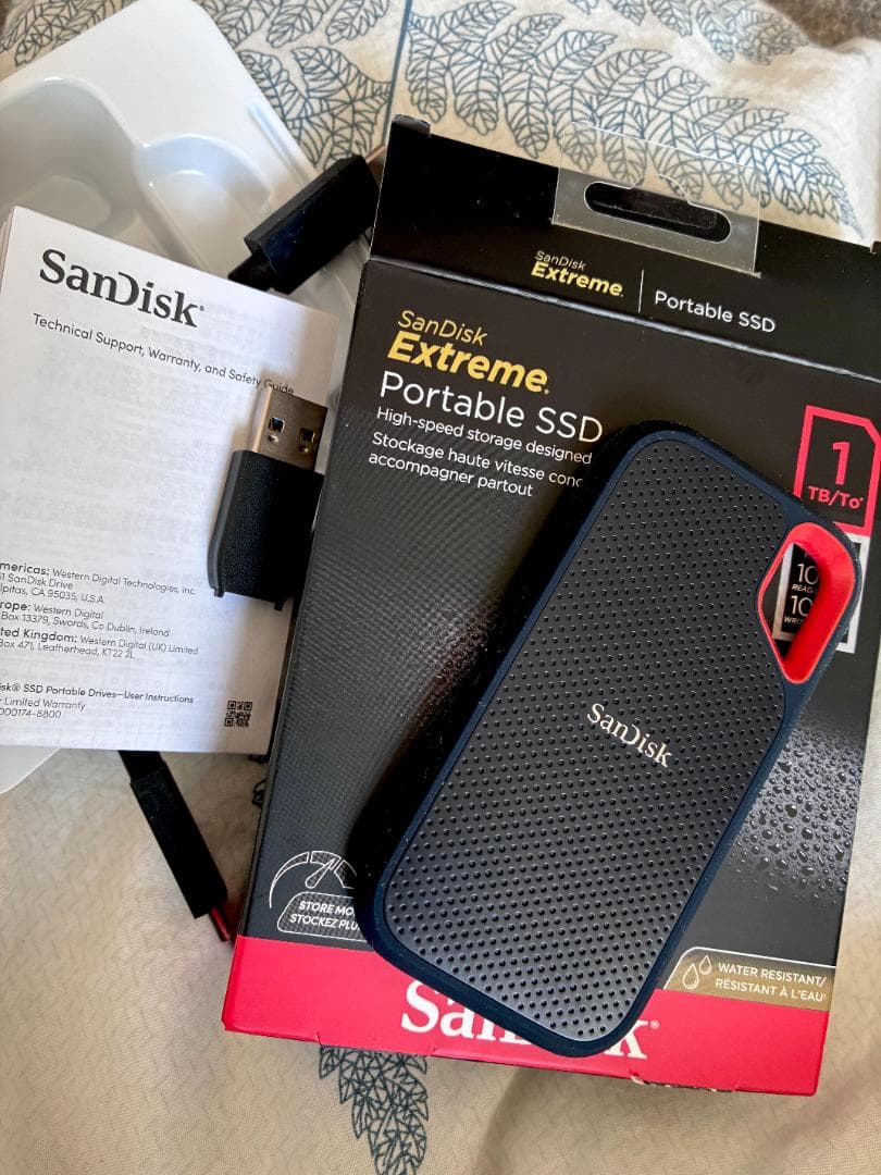 外付けハードディスク・ドライブ SANDISK EXTREME SSD V2 SDSSDE61-1T00G25