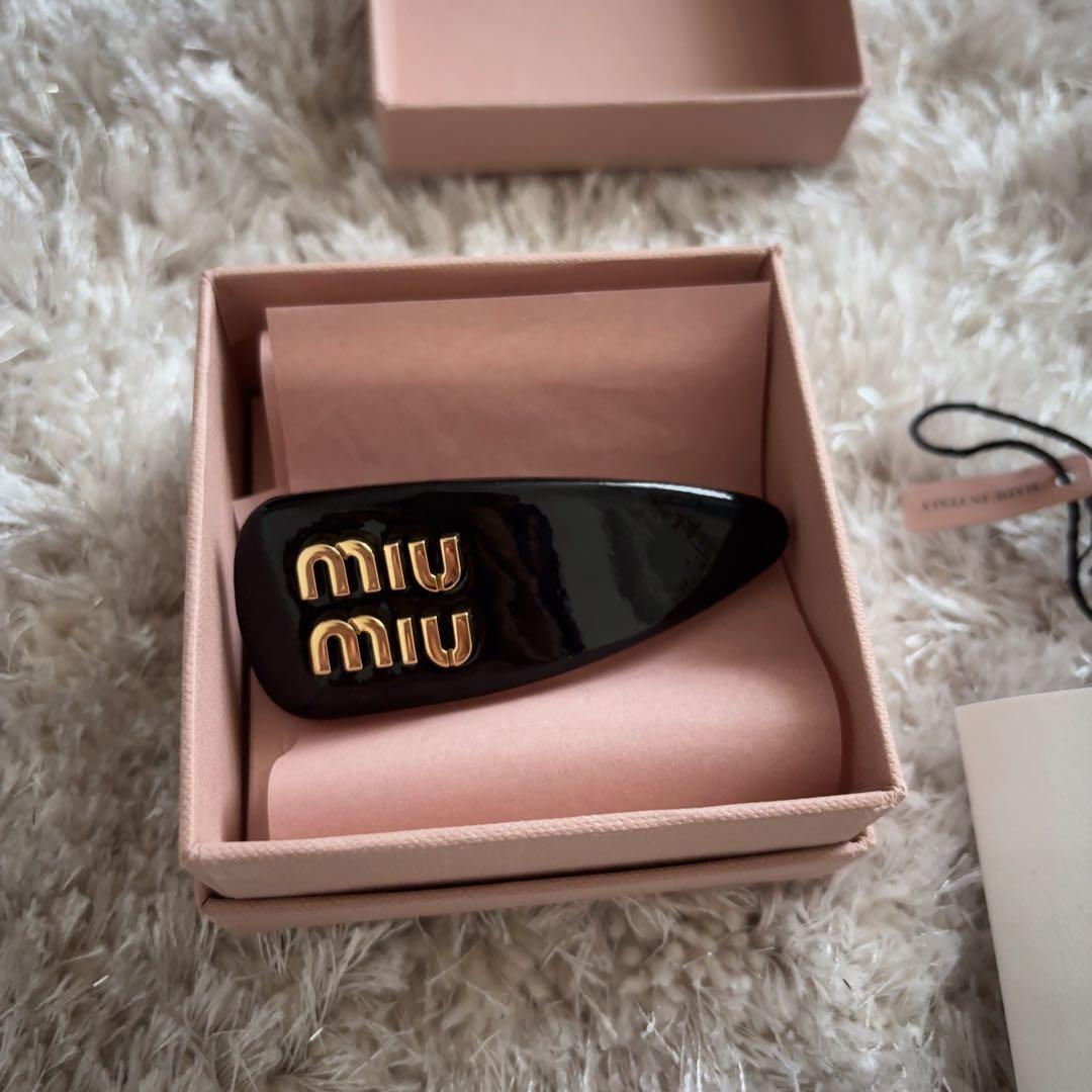 miumiu ヘアクリップ ブラック