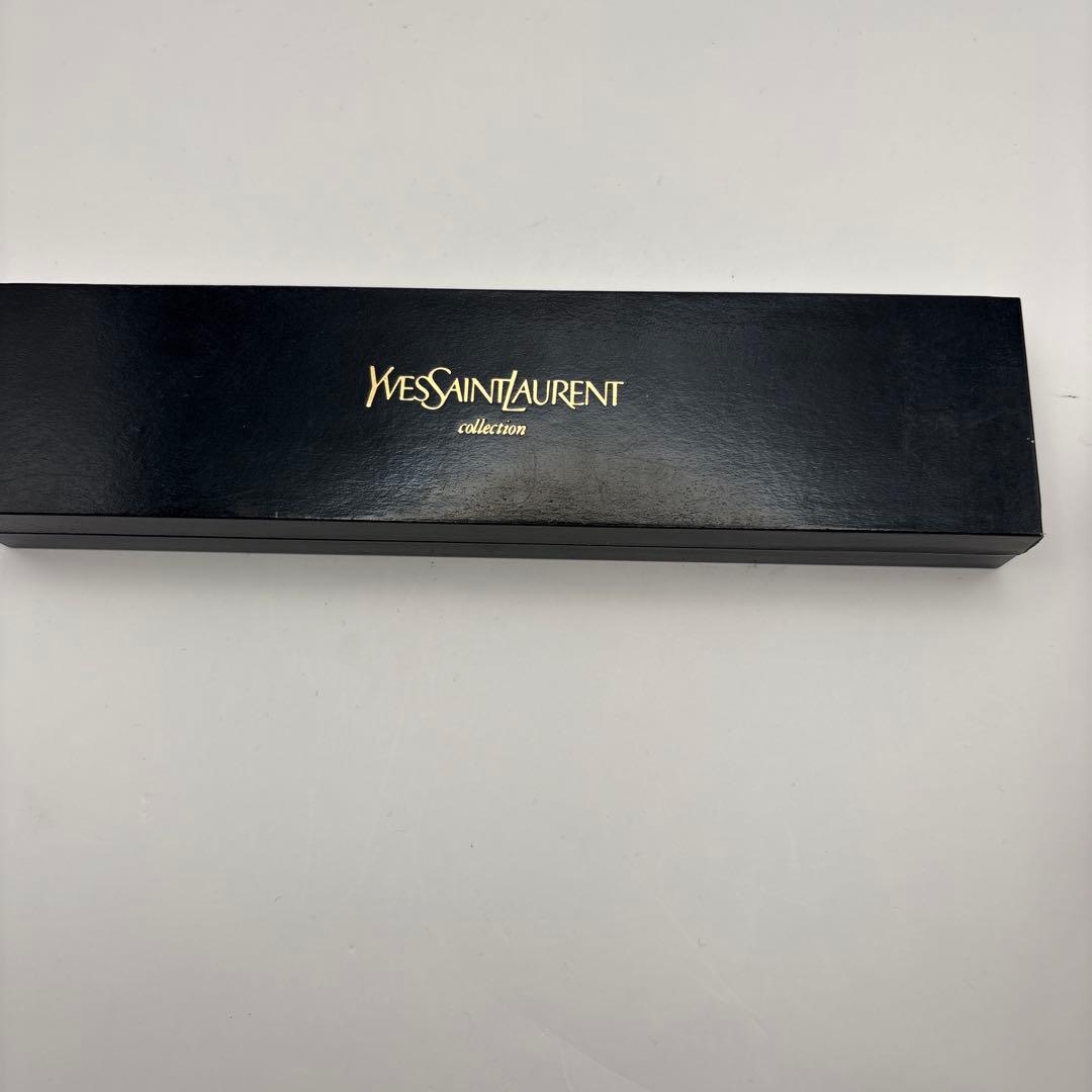 Yves Saint Laurent ブラックレザー時計　不動