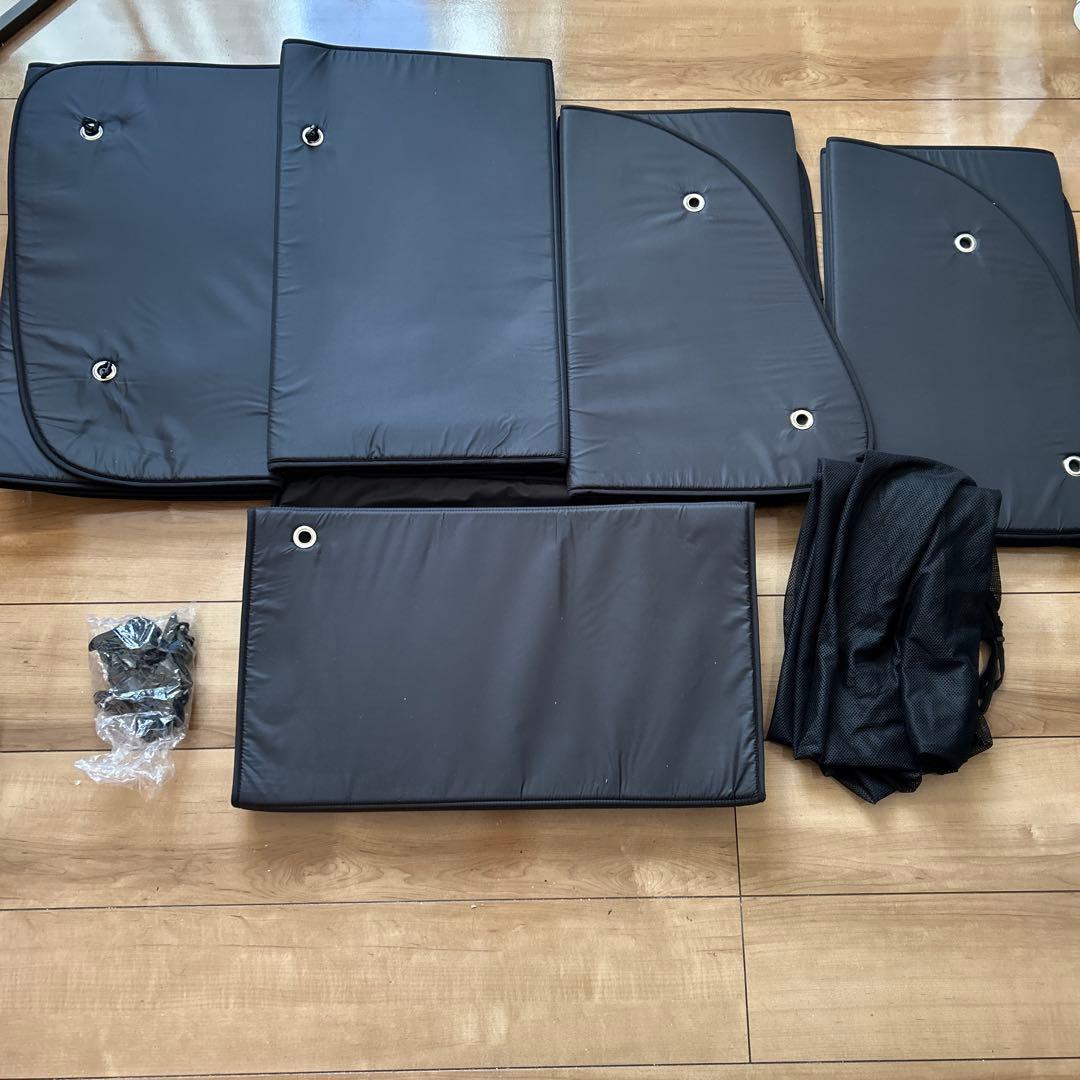 ハイエース　3型（窓開かない）　趣味職人　プライバシーサンシェード　【リヤのみ】 Amazon | 趣味職人 サンシェード シームレス ライト 車 ハイエース 200