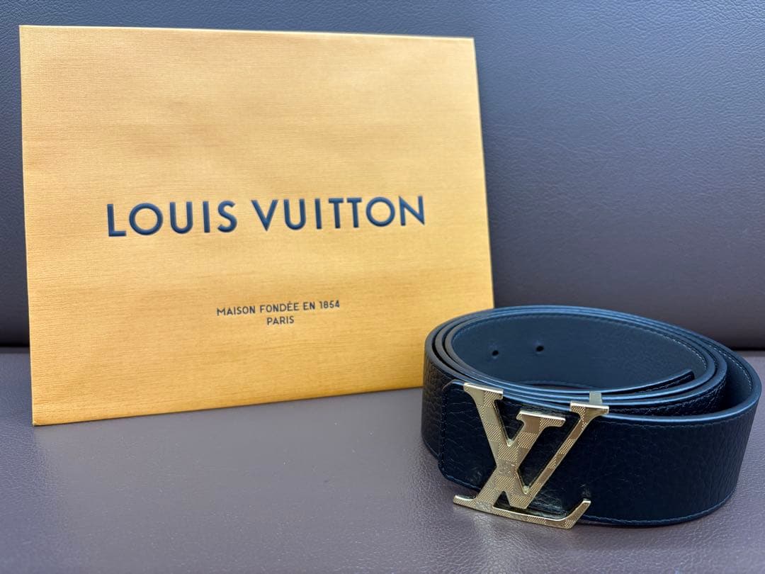 【LOUIS VUITTON】ブラックレザー LVロゴバックルベルト