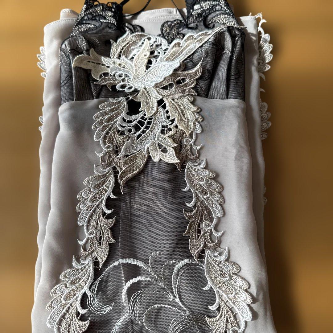 サルート　刺繍入りセクシースリップ M80cm丈