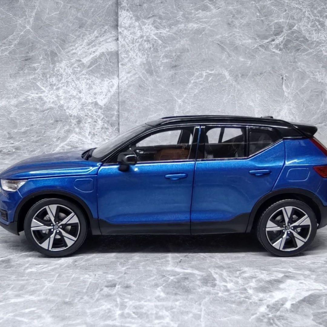 Volvo XC40 ミニカー 1/18 ブルー
