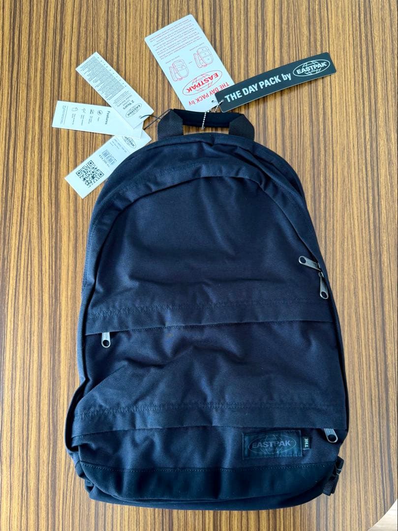 バッグ THE DAY PACK by EASTPAK BLACK 20.5L