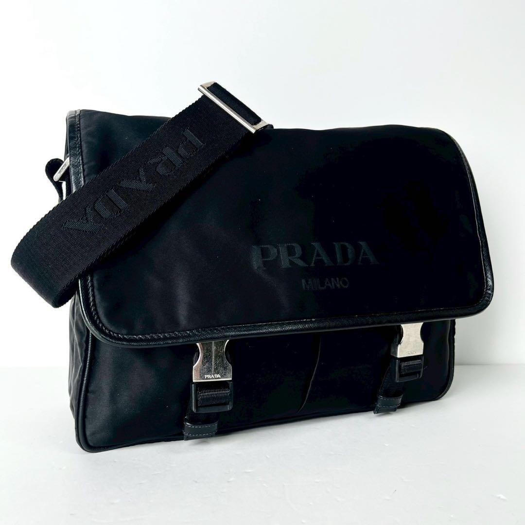 【近年型・極上美品✨】プラダ メッセンジャーバッグ ロゴ型押し サフィアーノ 黒