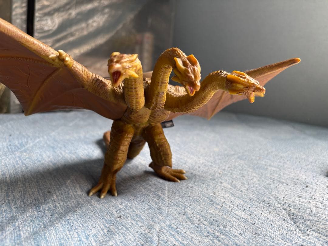 ゴジラザライド　キングギドラ　フィギュア ゴジラ】シリーズ70周年記念 第三弾。「キングギドラ」（1991）を