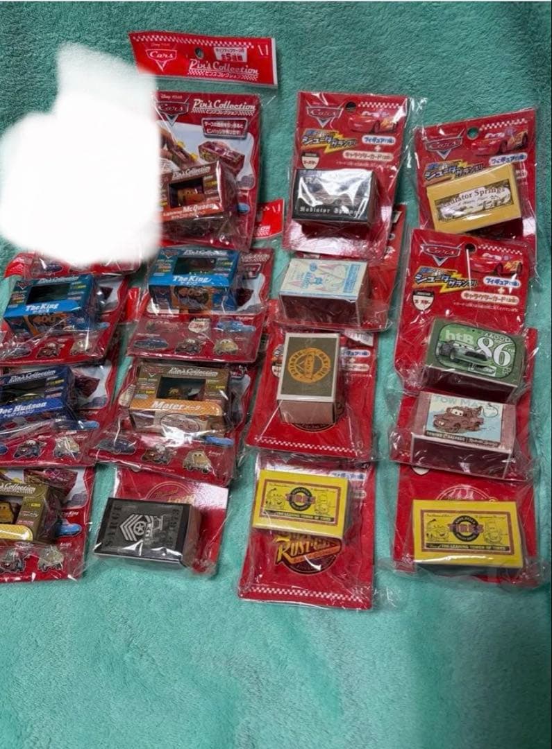 激レア カーズ Cars Pin's Collection セット Cars2（カーズ2）デラックスフィギュアプレイセット ディズニーグッズ