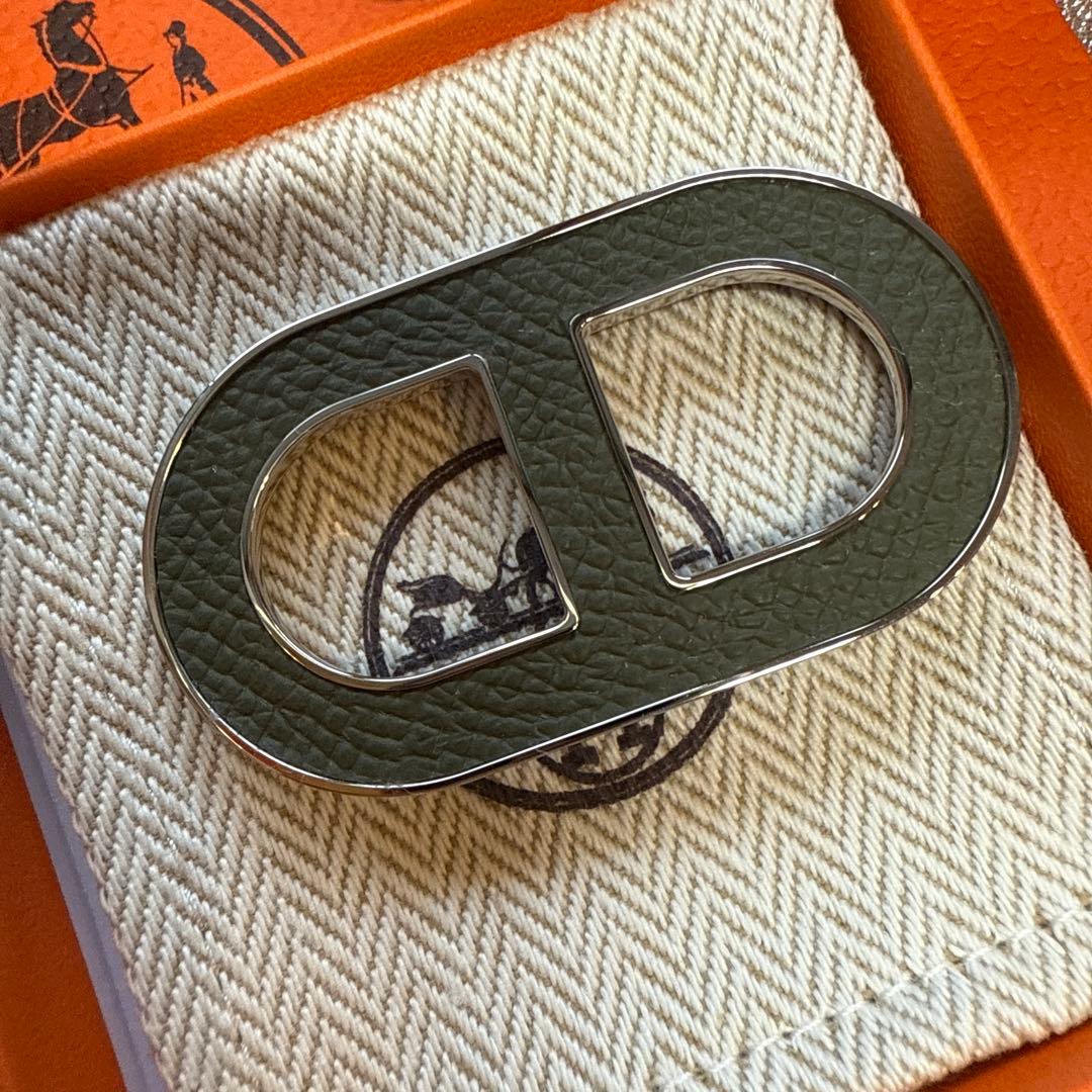 新品未使用エルメスブローチ シェーヌ・ダンクル　グレー系　ヴェール・ヴェロネーズ HERMES（エルメス） ブローチ シェーヌダンクル CHAINE D'ANCLE