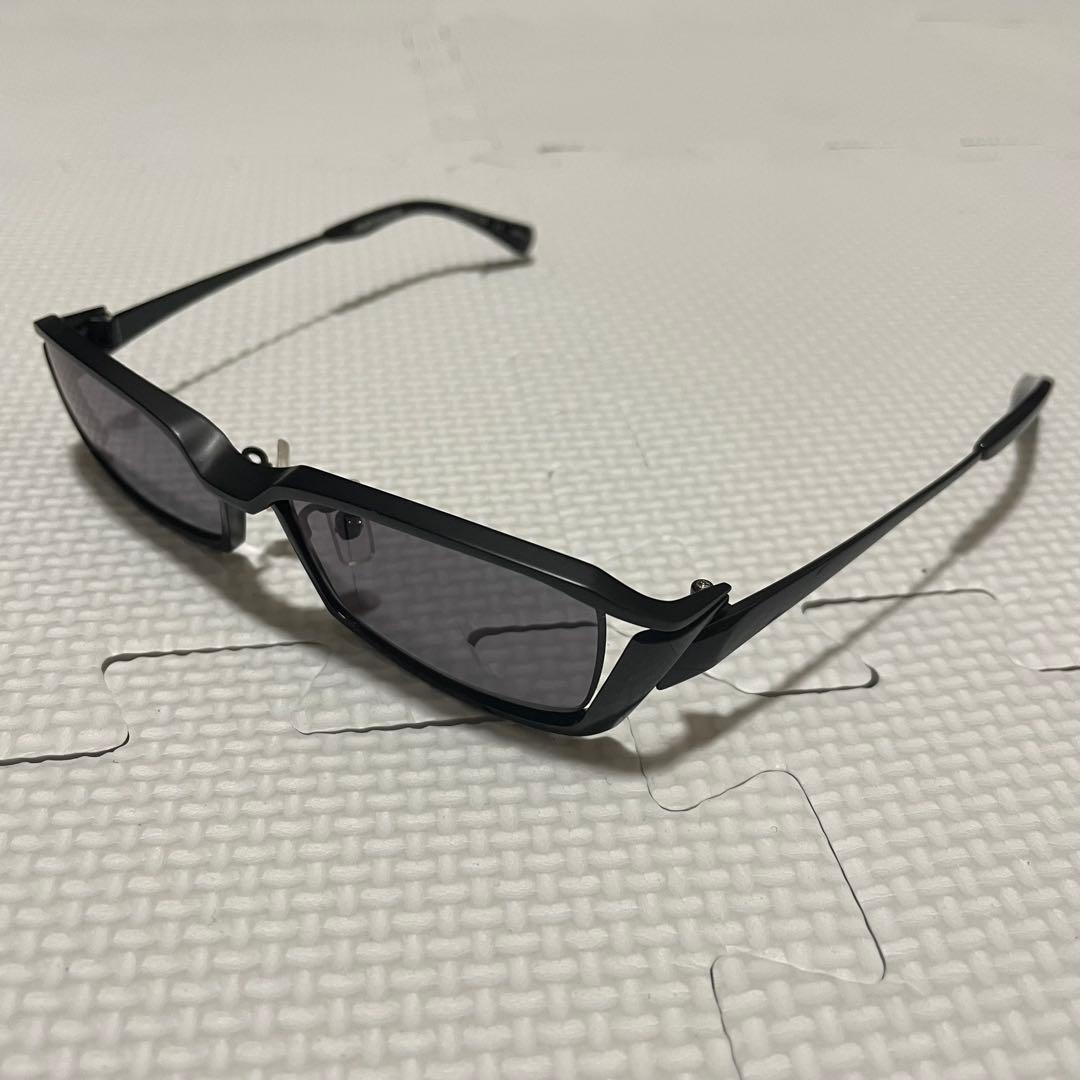 美品 Less Than Human サングラス Matchpomp ブラック - メルカリ