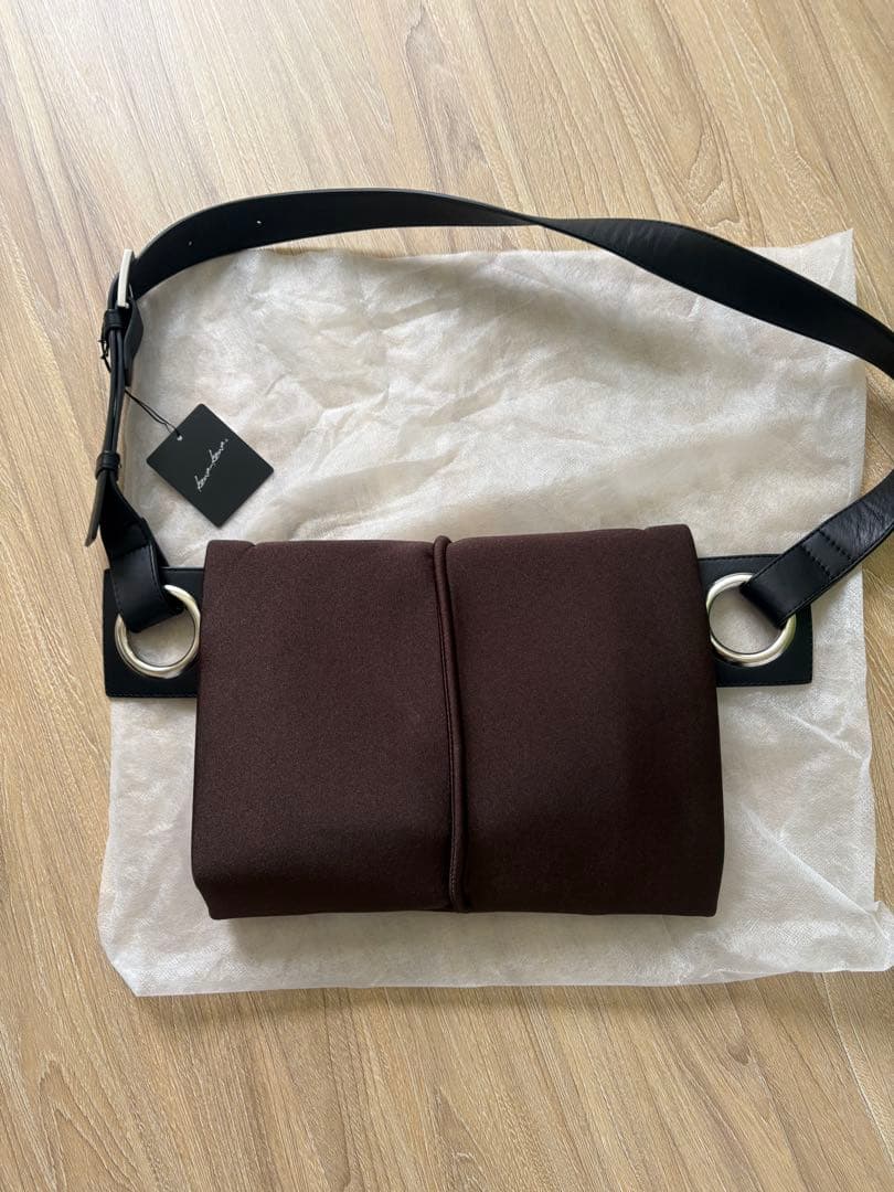 値下　新品【kawa-kawa(カワカワ)】WET ボディバッグＭサイズ