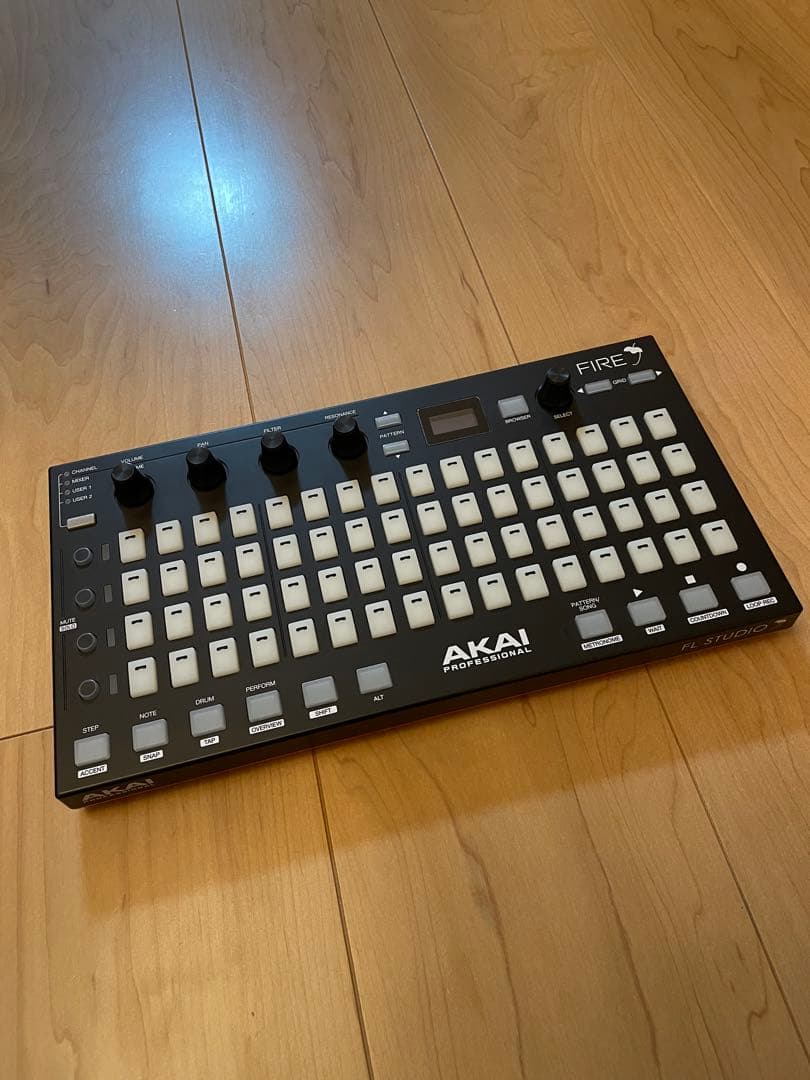 AKAI FIRE 2 MIDIコントローラー