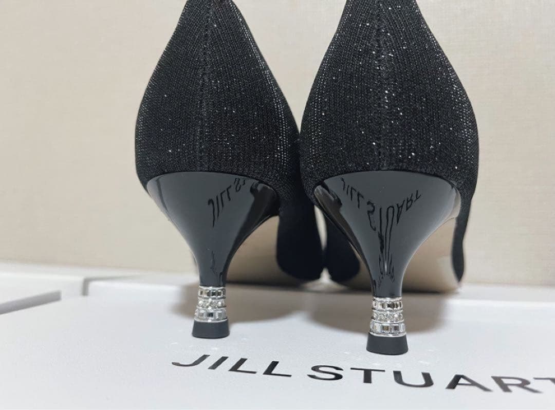 新品ジル スチュアート アーモンドトゥアシンメトリーパンプス23.5cm