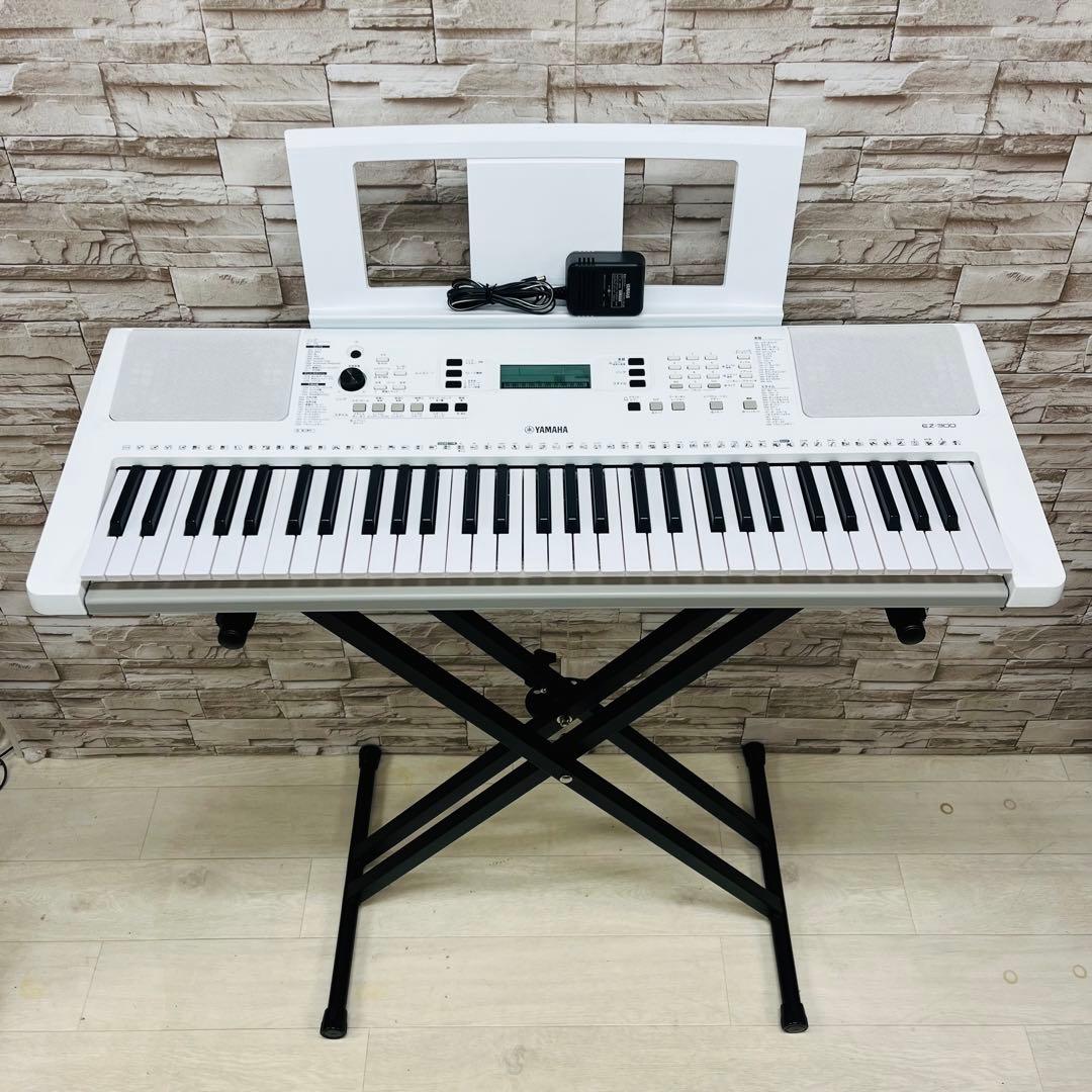 美品 YAMAHA ヤマハ 電子キーボード ポータブル光る鍵盤 EZ-300 - メルカリ