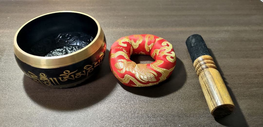 【昨年10月片山　鶴子さんのお店にて購入】　シンギングボウルセット