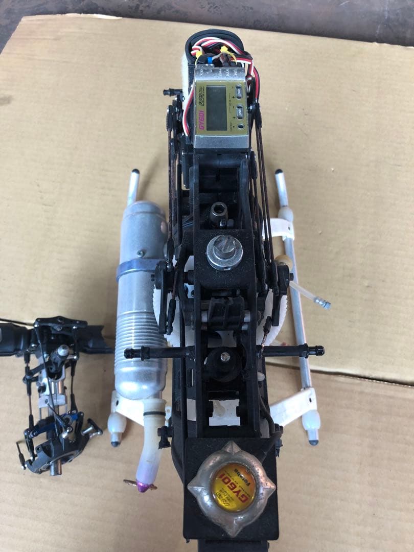 ヒロボー　ラジコンヘリコプター　エンジン