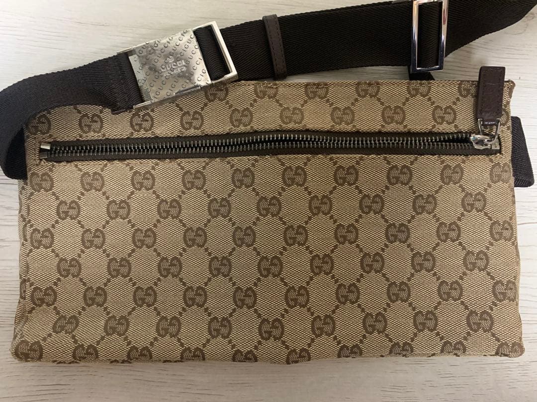 GUCCI ボディーバッグ ウェストポーチ GG柄 キャンパス地 - メルカリ