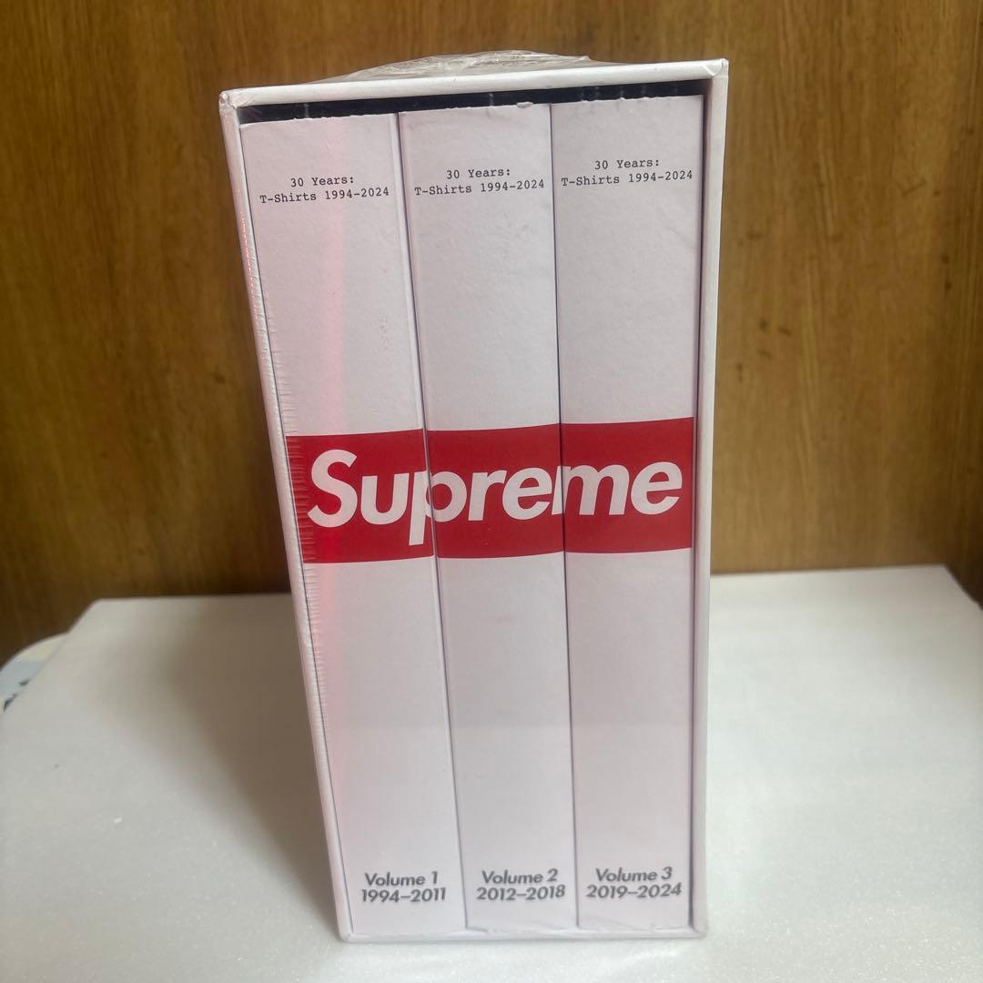 アクセサリー Supreme 30 Years T-Shirts 1994-2024 Book