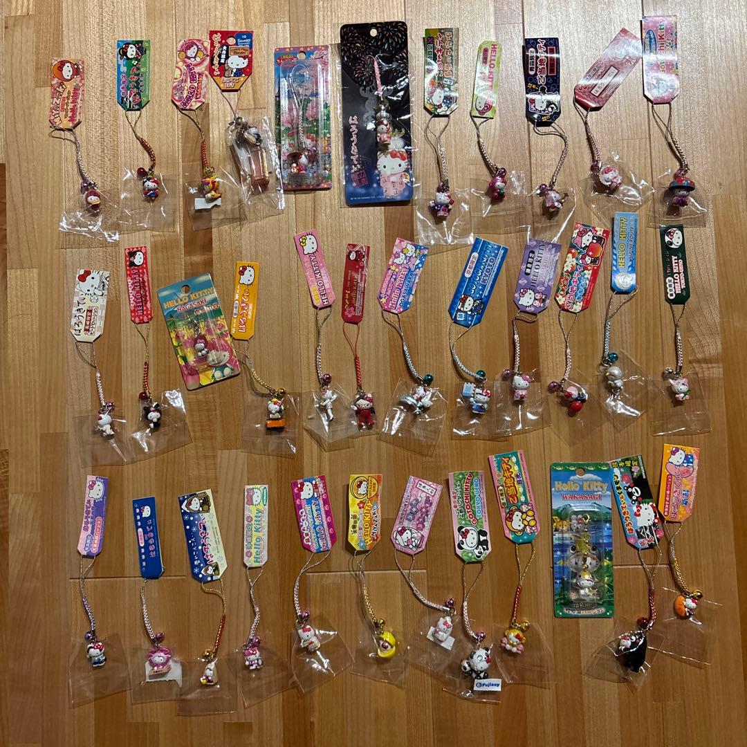 【新品未使用】ハローキティご当地ストラップ35個セット