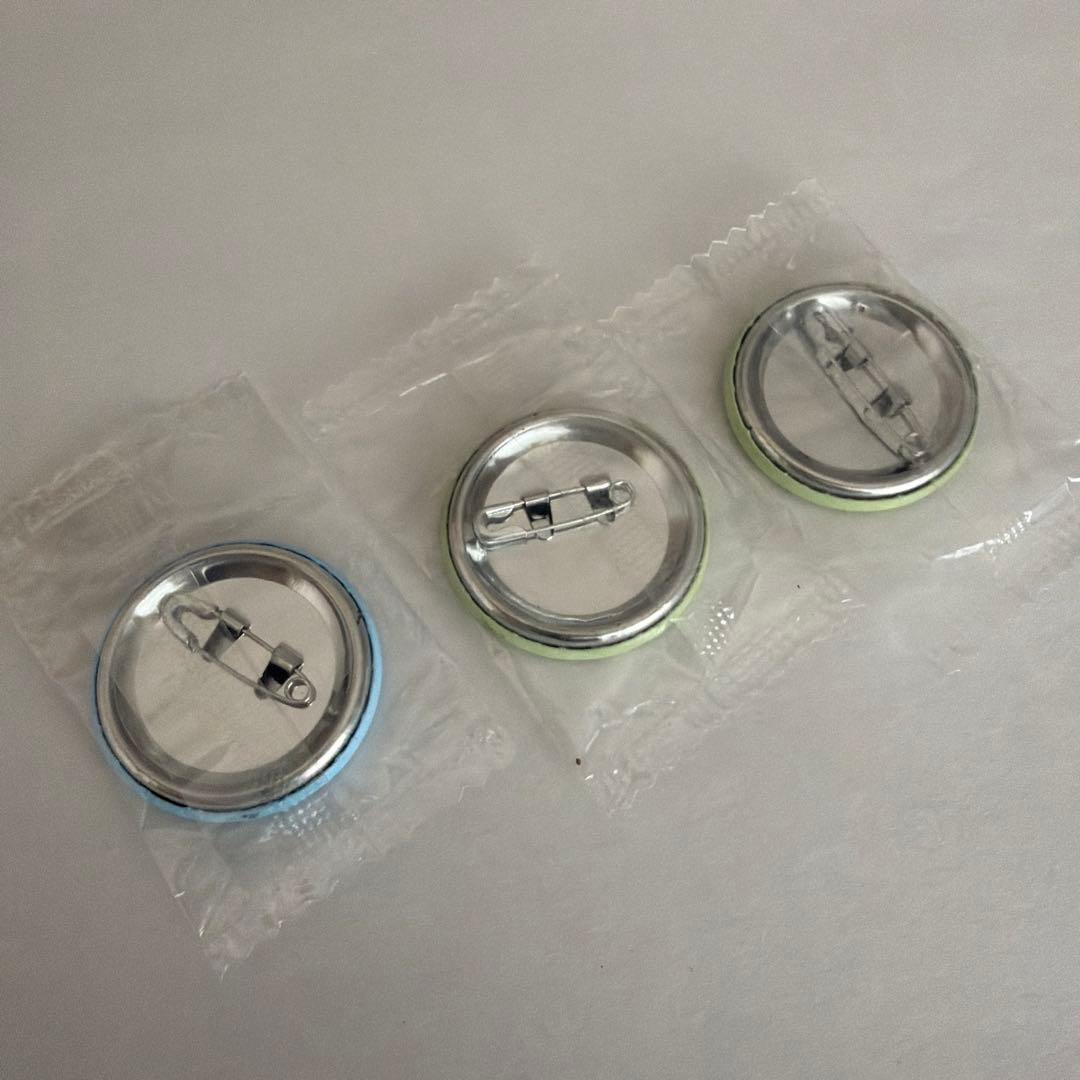 つぶらな瞳のすいぞくかん ピンバッジ 3個セット - メルカリ
