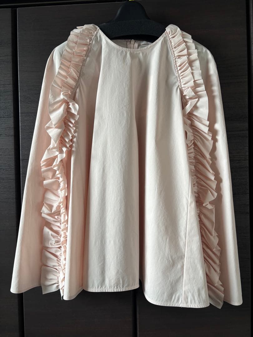 yori ケープフリルブラウス 新品タグ付き - メルカリ